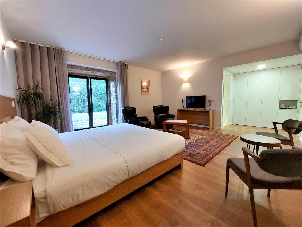 Quinta da Roda Hotel - Conforto e Tranquilidade no Gerês - 国王套房与阳台