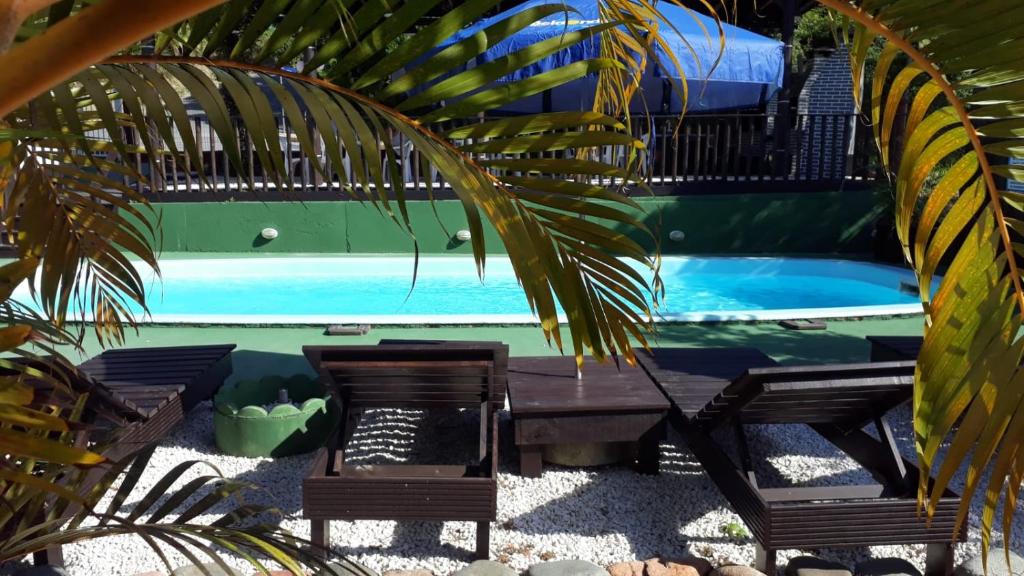A piscina localizada em Hotel Bela Onda ou nos arredores
