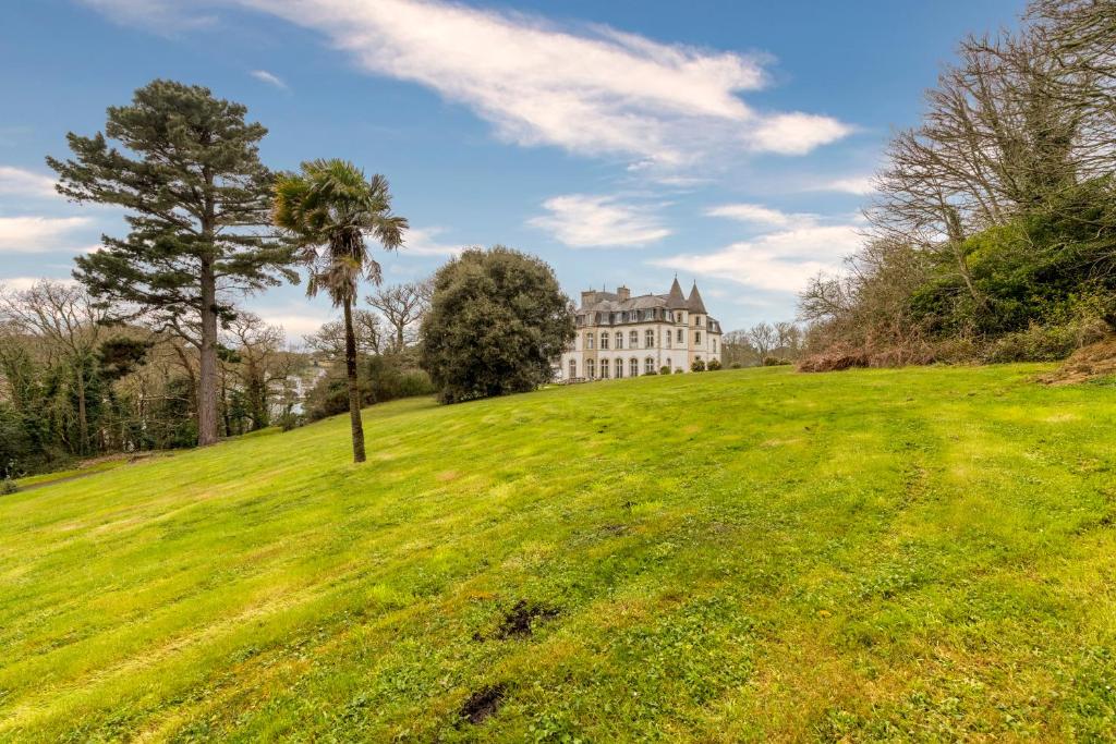 Gallery image of château de Locquéran Pierres et filets bleus in Plouhinec