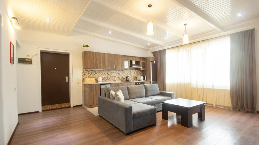 فضای داخلی Big Terrace apartment on Liberty Square در تفلیس - تصویر ۳