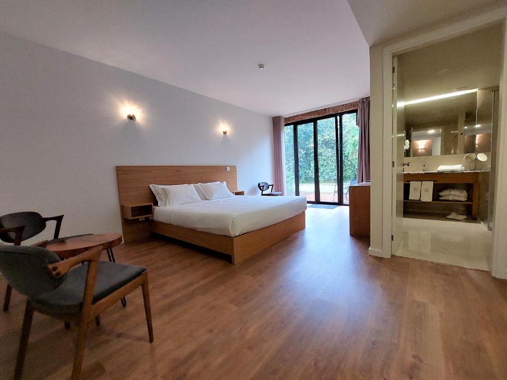 Quinta da Roda Hotel - Conforto e Tranquilidade no Gerês - 带露台的套房