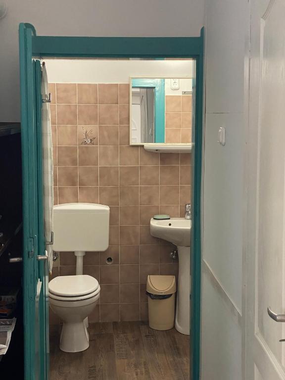 Łazienka w obiekcie Balaton7 Apartmanház - Badacsonytomaj Centrum