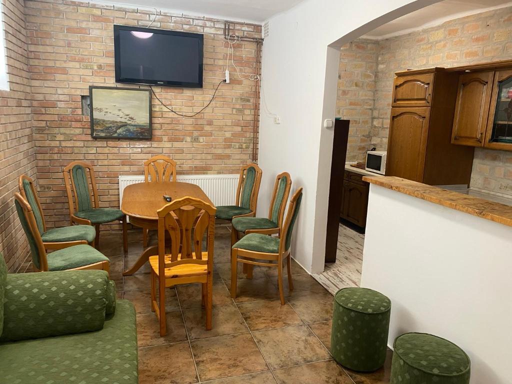 Kuchnia lub aneks kuchenny w obiekcie Balaton7 Apartmanház - Badacsonytomaj Centrum