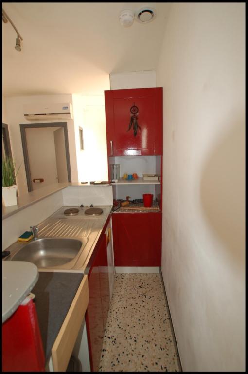 Kuchyň nebo kuchyňský kout v ubytování Appartement entier et au calme