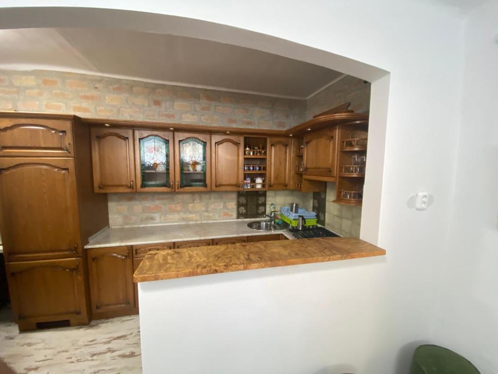 Kuchnia lub aneks kuchenny w obiekcie Balaton7 Apartmanház - Badacsonytomaj Centrum