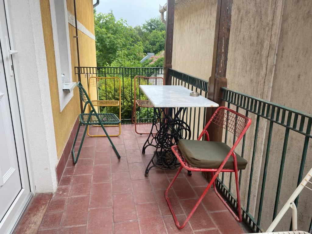 Balkon lub taras w obiekcie Balaton7 Apartmanház - Badacsonytomaj Centrum
