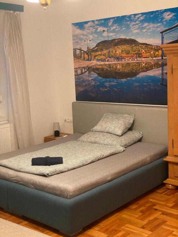 Łóżko lub łóżka w pokoju w obiekcie Balaton7 Apartmanház - Badacsonytomaj Centrum