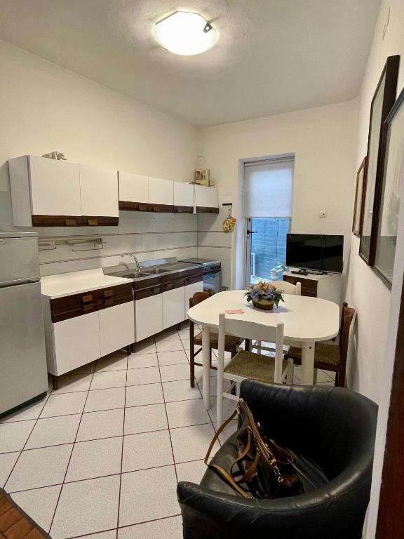 Kuchyňa alebo kuchynka v ubytovaní Piazza Italia Charming Sea Apartments