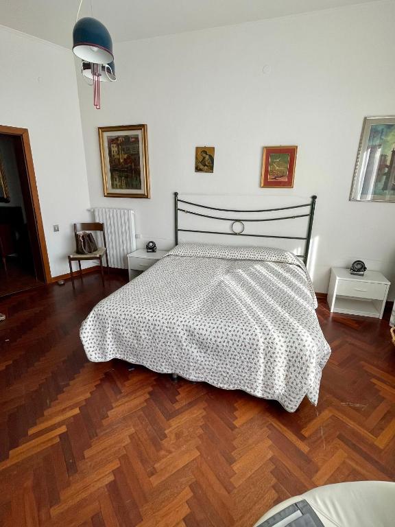 Posteľ alebo postele v izbe v ubytovaní Piazza Italia Charming Sea Apartments