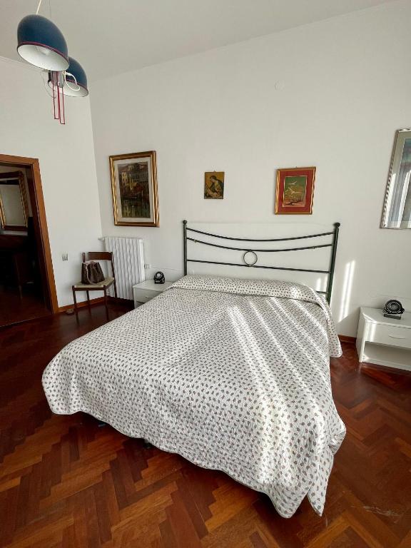 Posteľ alebo postele v izbe v ubytovaní Piazza Italia Charming Sea Apartments