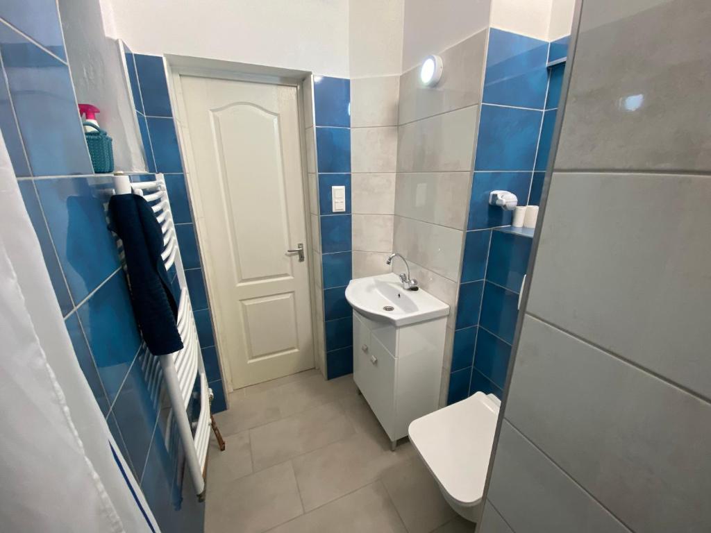 Łazienka w obiekcie Balaton7 Apartmanház - Badacsonytomaj Centrum