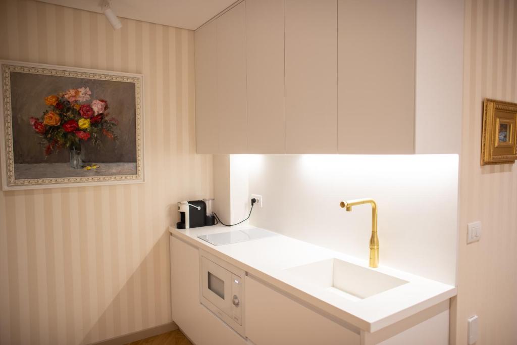 Seven Luxury Suites - Image 12