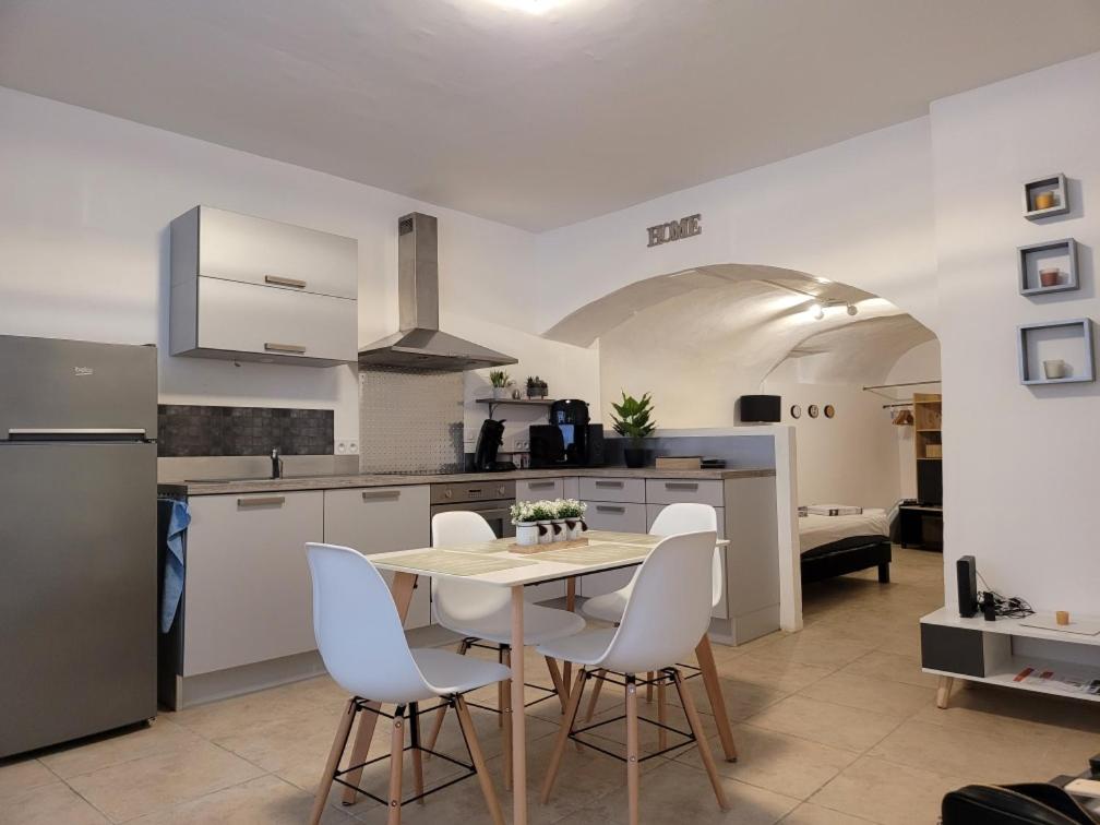 Dapur atau dapur kecil di F1 rez de chaussée au cœur de Pont-Saint Esprit