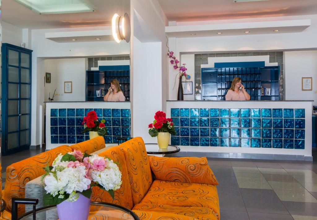 Posezení v ubytování Flisvos Hotel