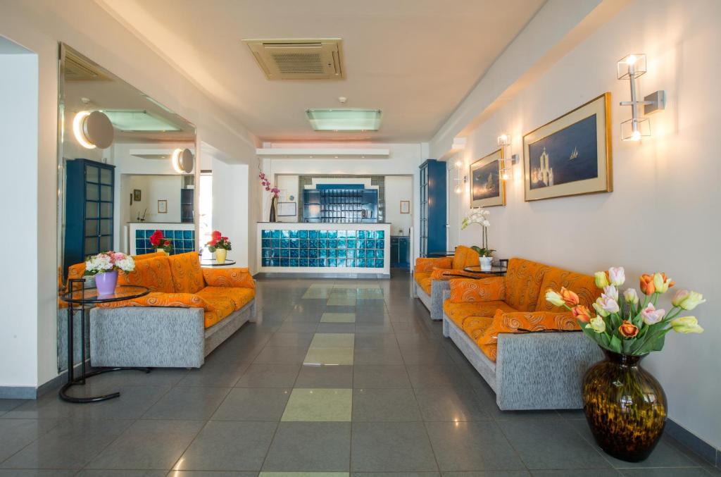 Posezení v ubytování Flisvos Hotel