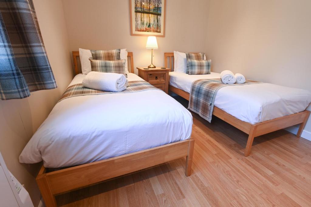Postel nebo postele na pokoji v ubytování Birchbrae Highland Lodges