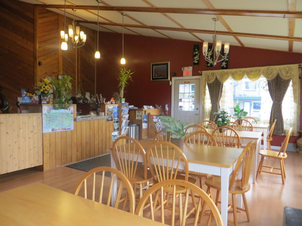 Restaurace v ubytování Knights Inn Huntsville