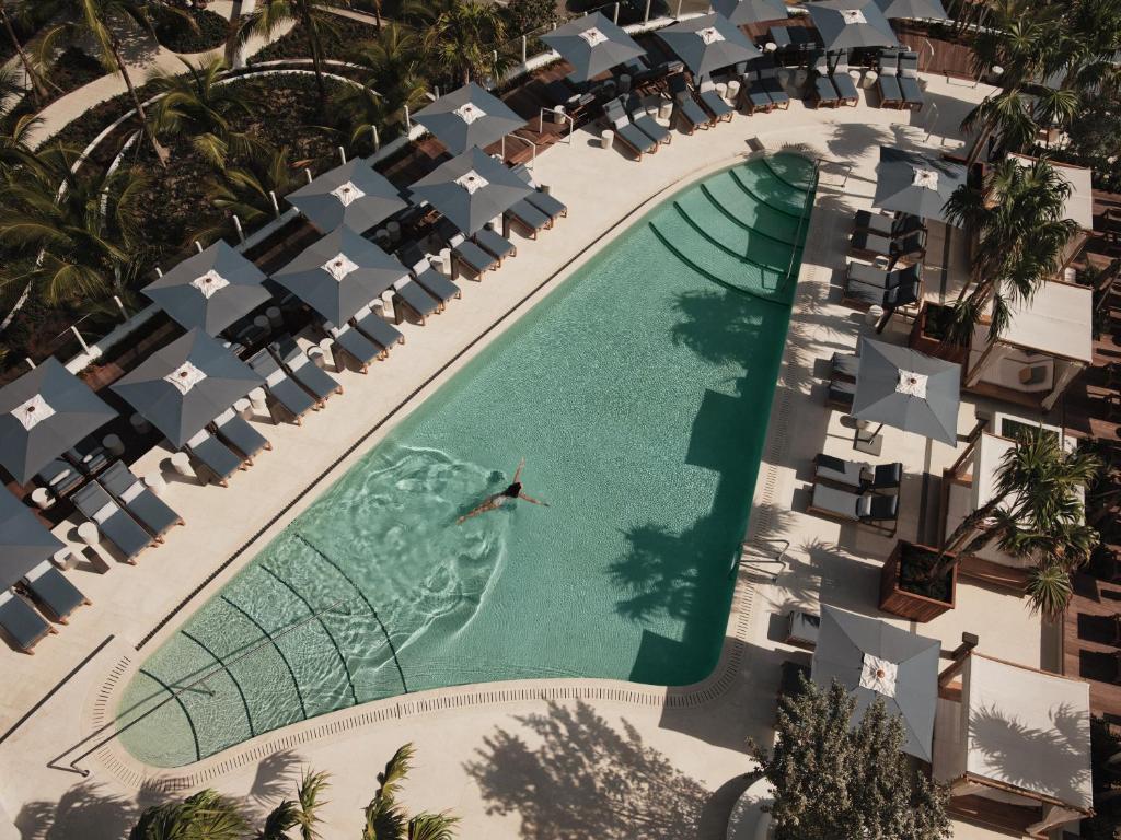 an overhead view of a swimming pool at a resort at Four Seasons Hotel and Residences Fort Lauderdale in Fort Lauderdale