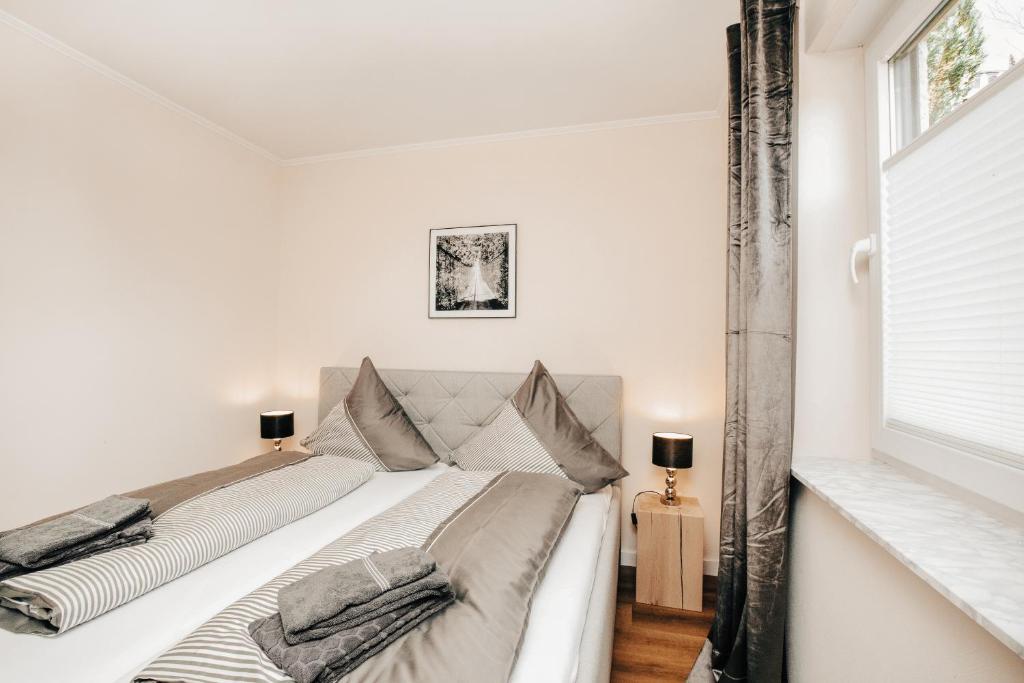A bed or beds in a room at Fewo Ettelsberg Niedersfeld