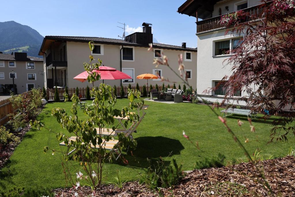 Vonkajšia záhrada v ubytovaní Residence Sisi
