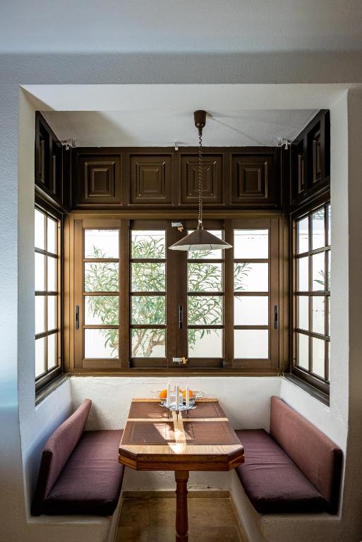 A seating area at Las Carabelas 8, next to the Sea and all Amenities