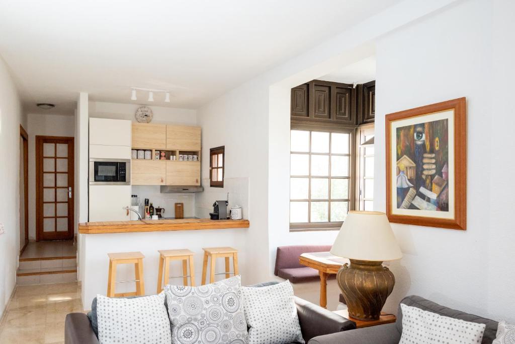 A kitchen or kitchenette at Las Carabelas 8, next to the Sea and all Amenities