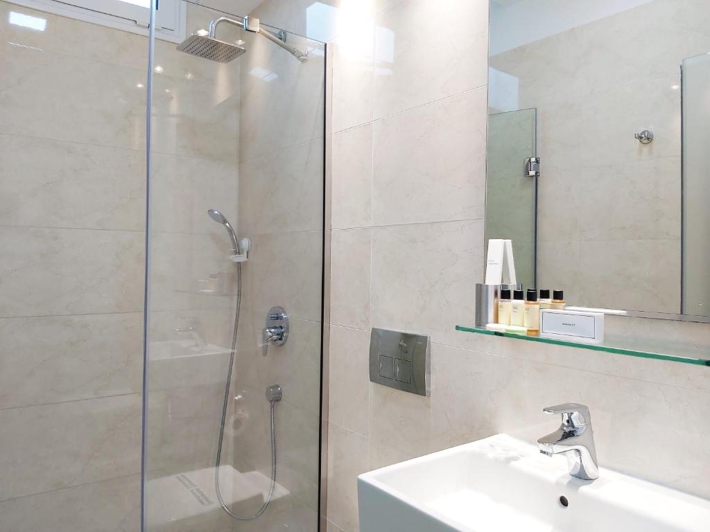 Koupelna v ubytování Akrogiali Exclusive Hotel (Adults Only)