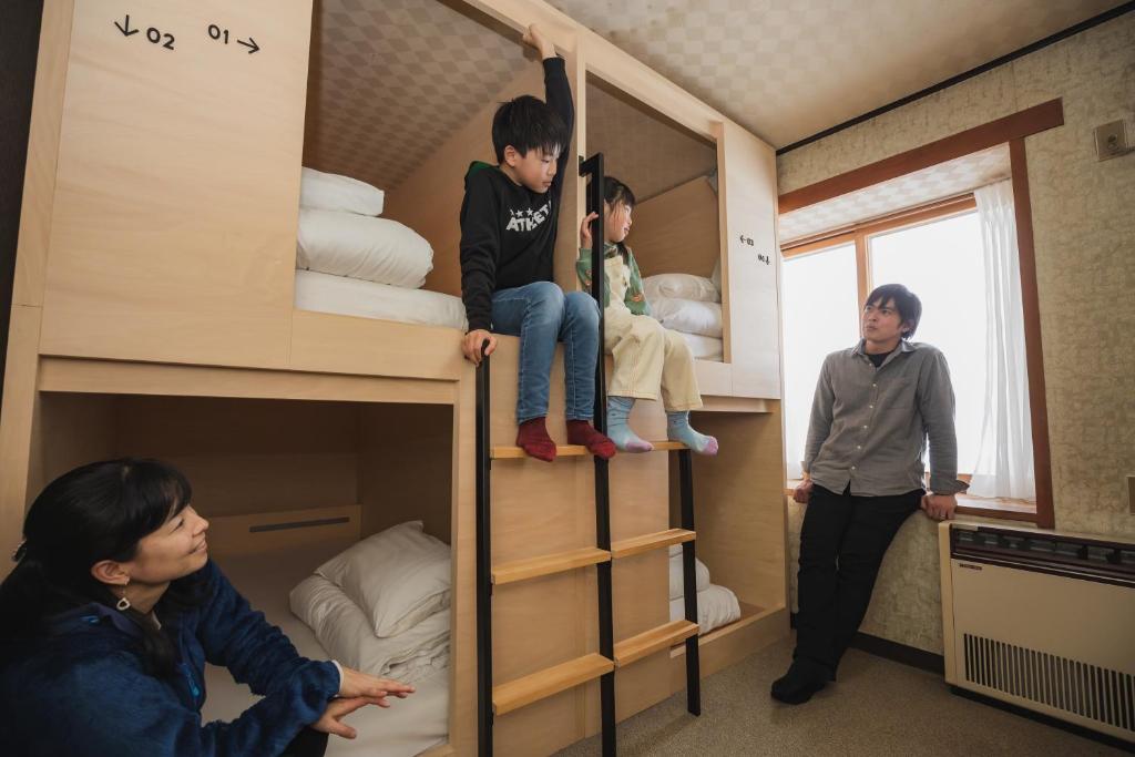 Postel nebo postele na pokoji v ubytování UNPLAN Village Hakuba