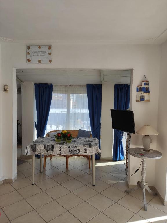 TV a/nebo společenská místnost v ubytování Suite CielAzzurro