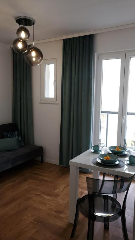 A seating area at Malibu Apartments
