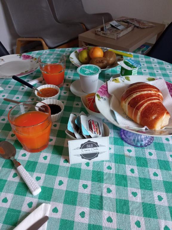 Jedlo v ubytovaní bed & breakfast alebo blízkom okolí
