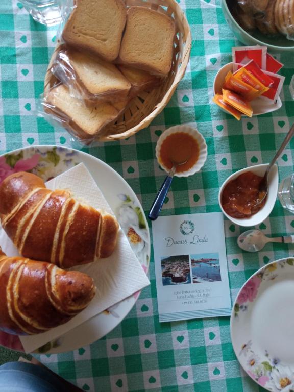 Jedlo v ubytovaní bed & breakfast alebo blízkom okolí