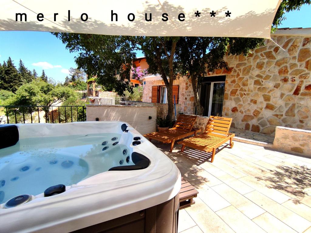 een jacuzzi op de patio van een huis bij Merlo House Dol Hvar in Stari Grad