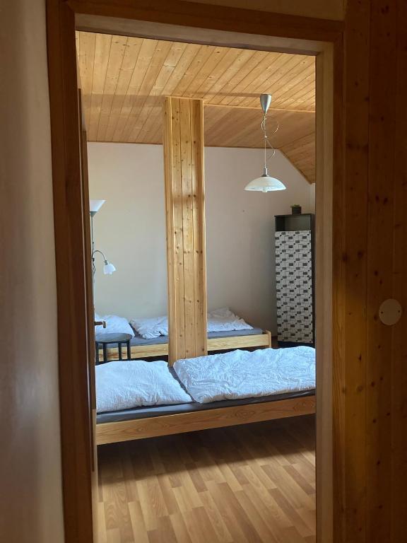 Łóżko lub łóżka w pokoju w obiekcie Ubytování Bořeňovice