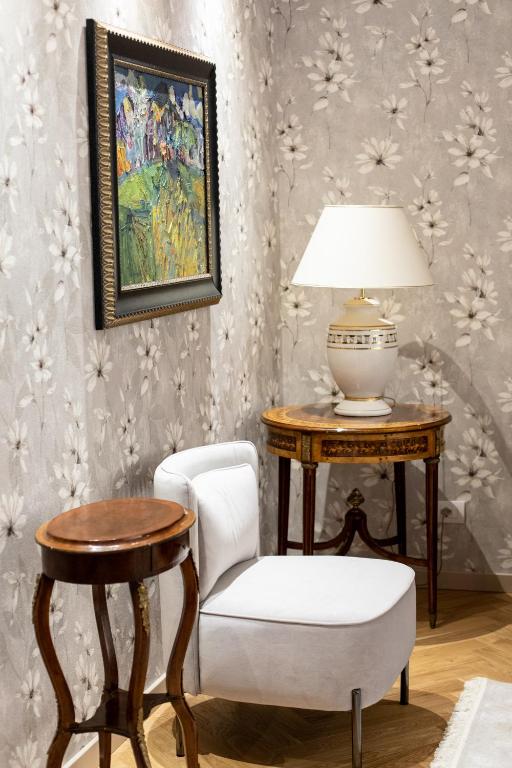 Seven Luxury Suites - Image 8