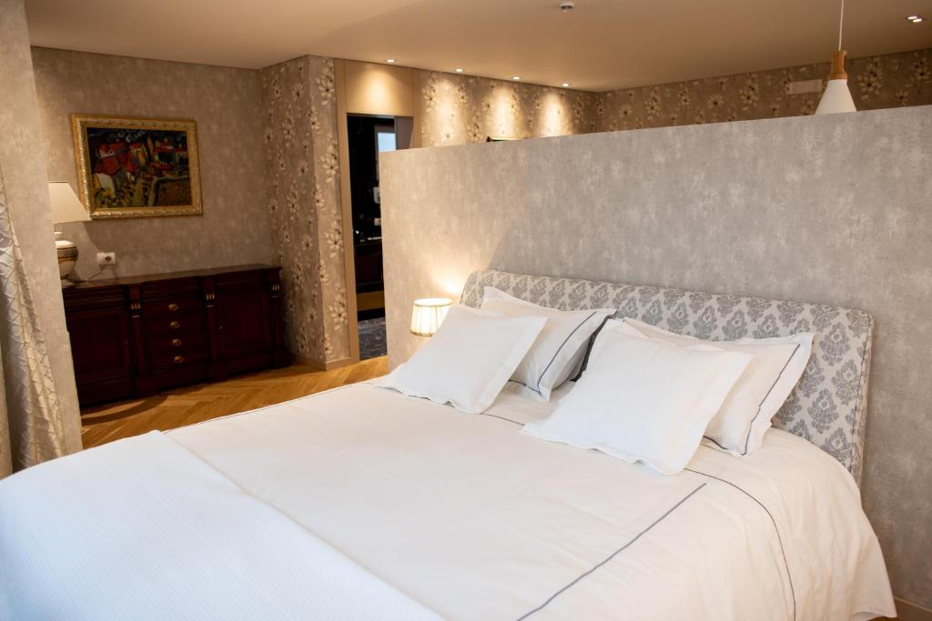 Seven Luxury Suites - Image 10