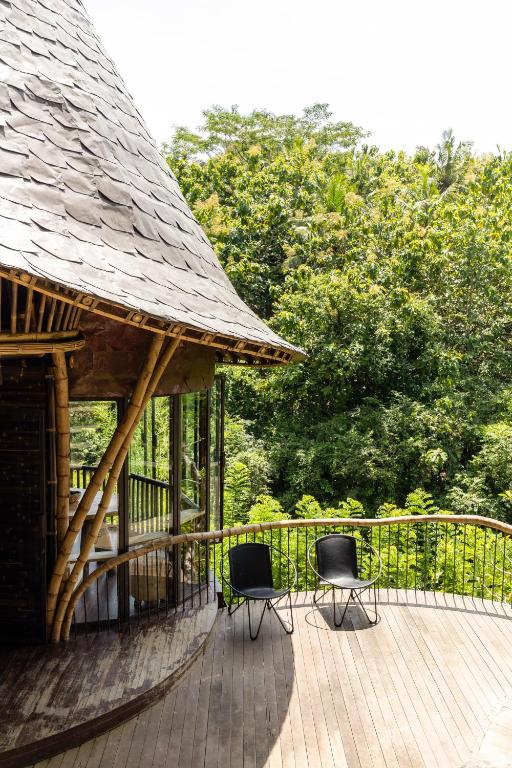 Balkón nebo terasa v ubytování Eclipse House 4bds Eco Bamboo House Pool RiverView