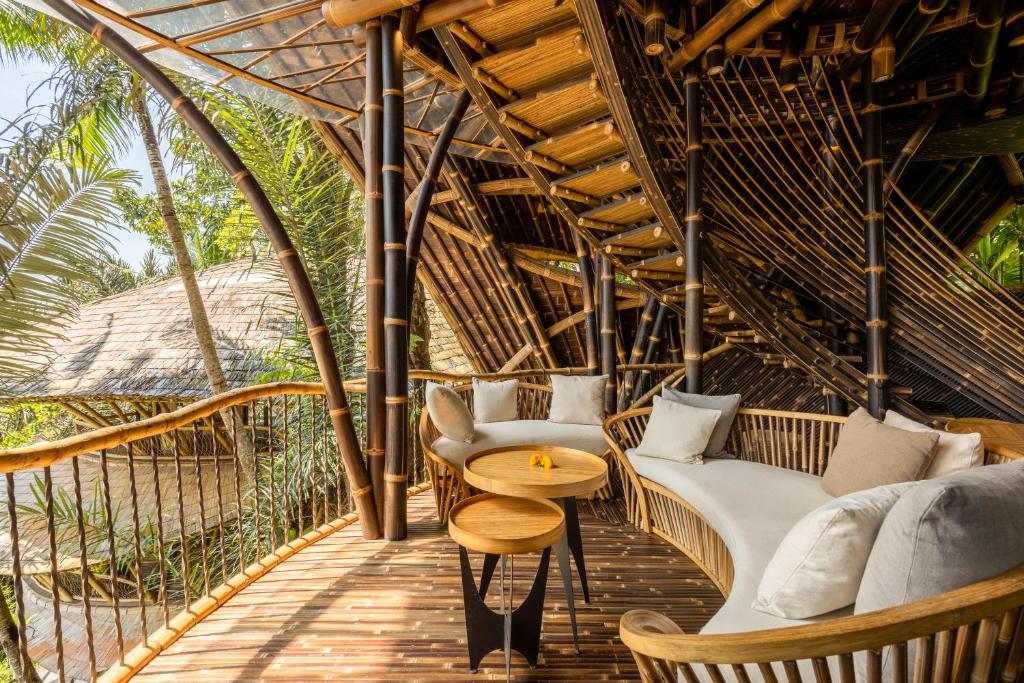 Balkón nebo terasa v ubytování Eclipse House 4bds Eco Bamboo House Pool RiverView