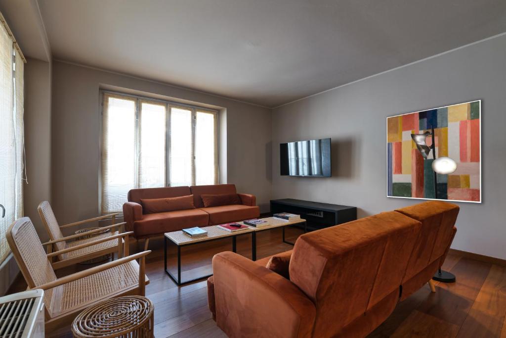 Telewizja i/lub zestaw kina domowego w obiekcie Castello Luxury Apartment - in the heart of Milan