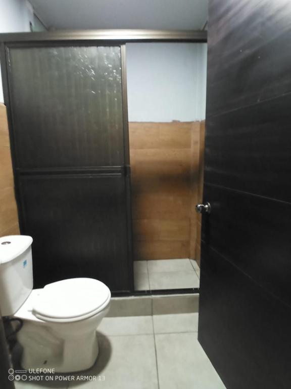 Hogar tico-estadounidense cerca de aeropuerto - Standard Studio