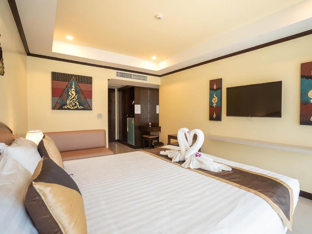 Postel nebo postele na pokoji v ubytování Baan Sailom Hotel Phuket - Sha Extra Plus