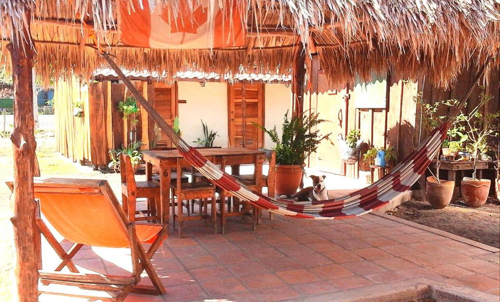 A restaurant or other place to eat at Cabanas Rusticas