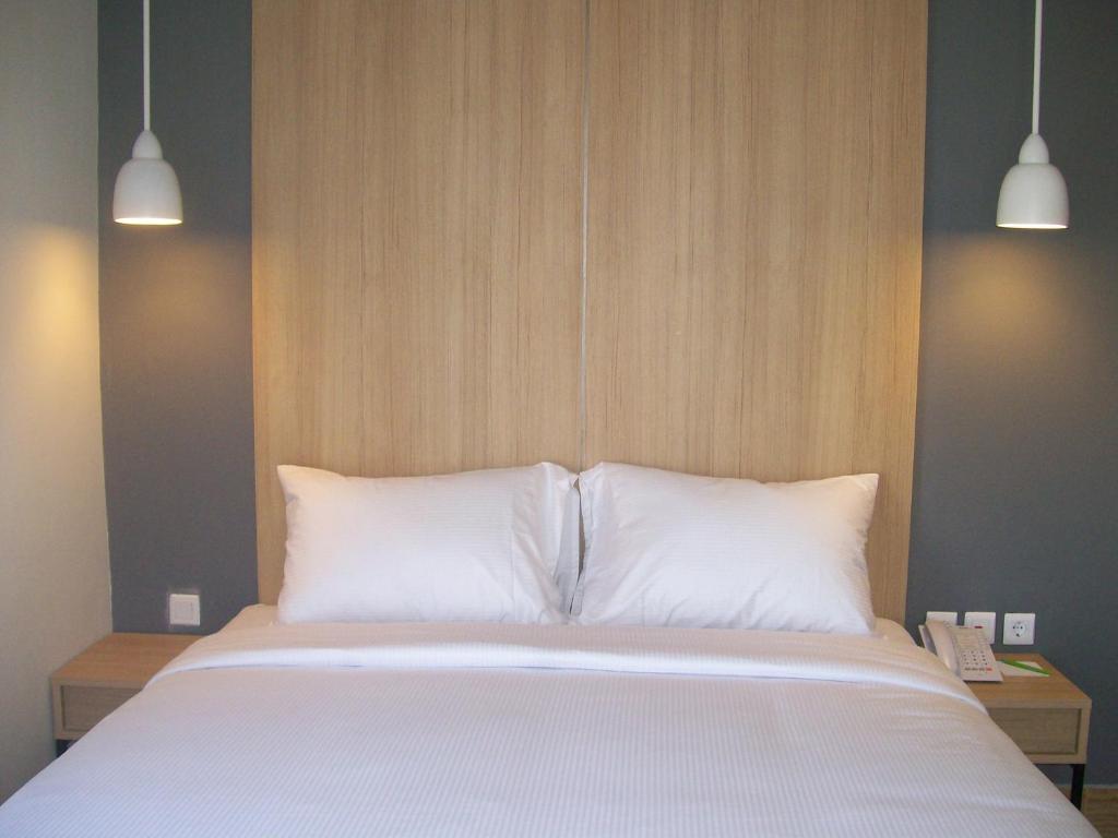 Postel nebo postele na pokoji v ubytování Hotel Citradream Semarang