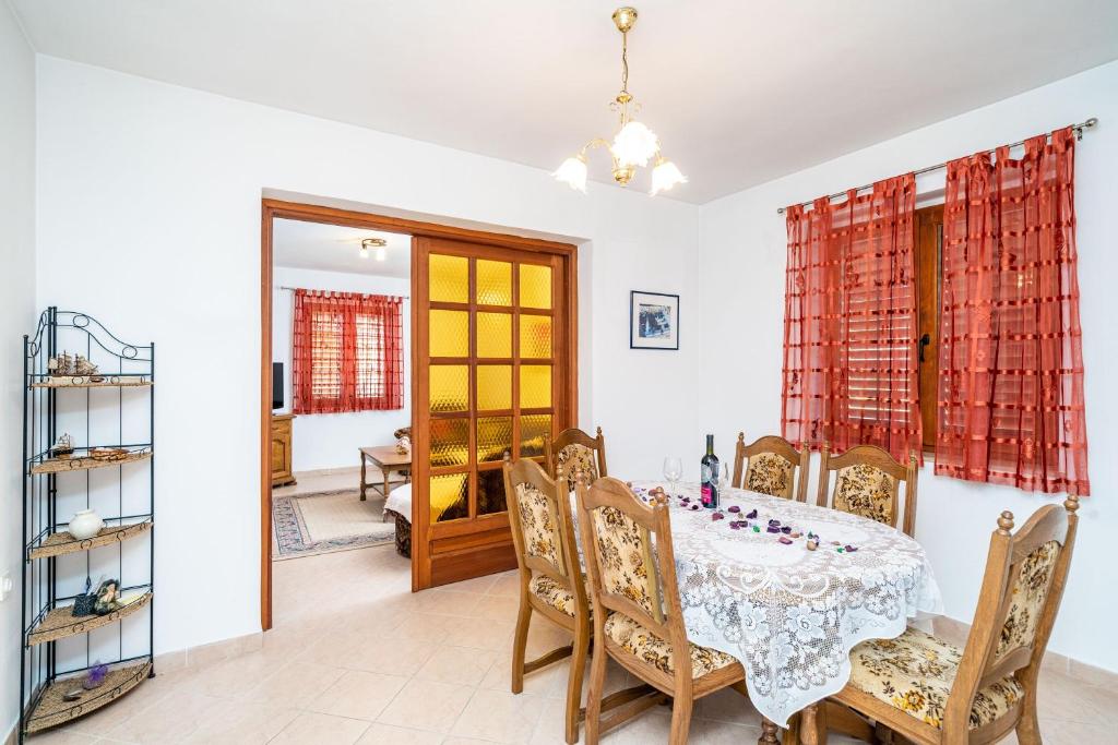 Posedenie v ubytovaní Apartment Bobić