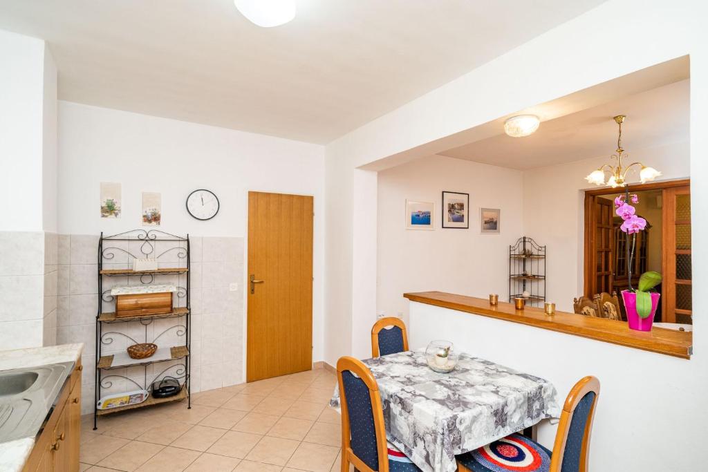 Kuchyňa alebo kuchynka v ubytovaní Apartment Bobić
