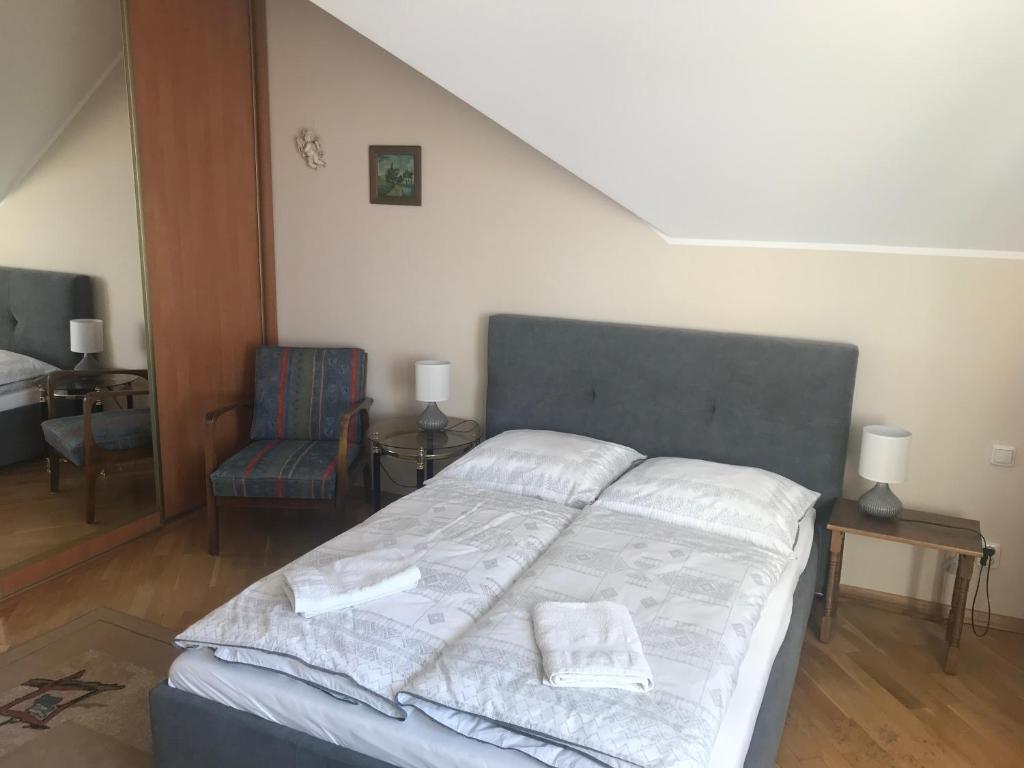 Posteľ alebo postele v izbe v ubytovaní Apartament u Gabi