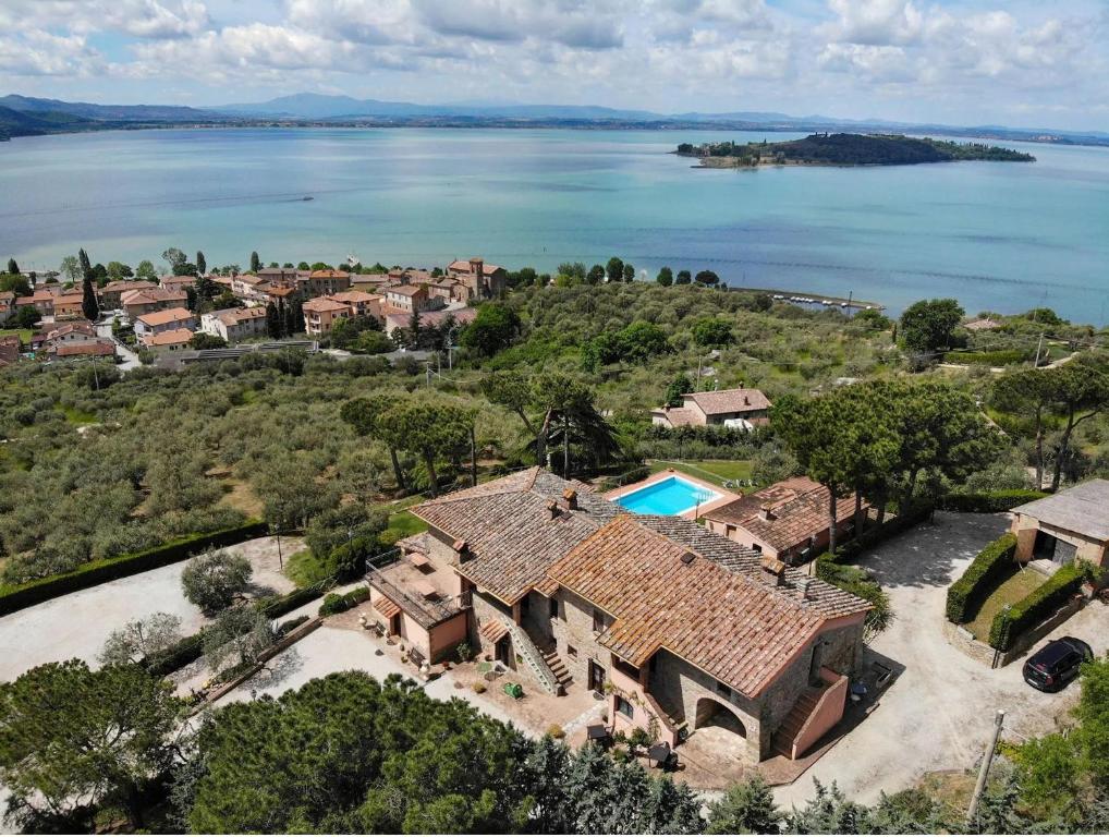 an aerial view of a house on the shore of a lake at Il Sodino 1738 - Locazione Turistica in San Feliciano