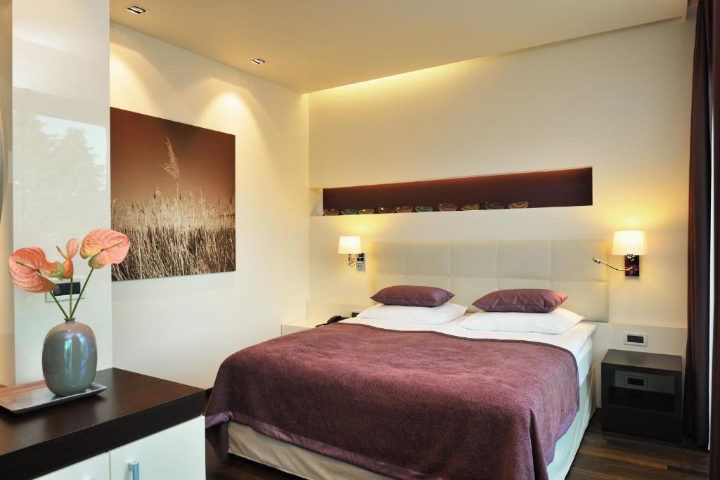 Postel nebo postele na pokoji v ubytování Hotel Svoboda - Terme Krka