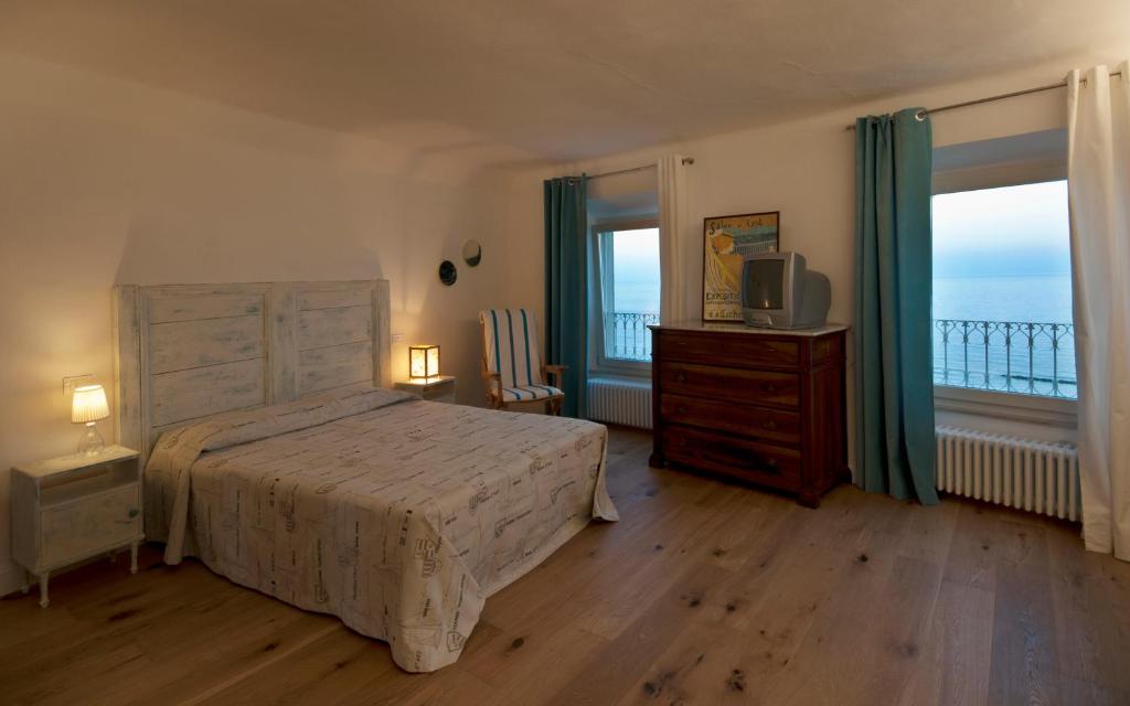Postel nebo postele na pokoji v ubytování B&B Tre Finestre sul Mare