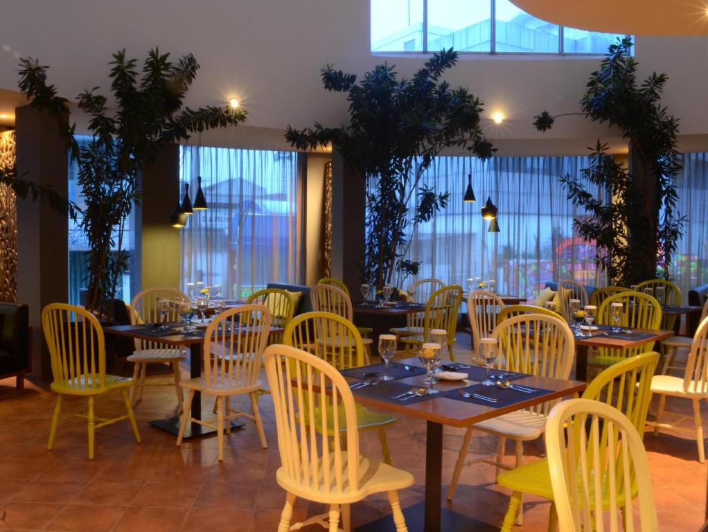 Restaurace v ubytování Yunna Hotel Lampung